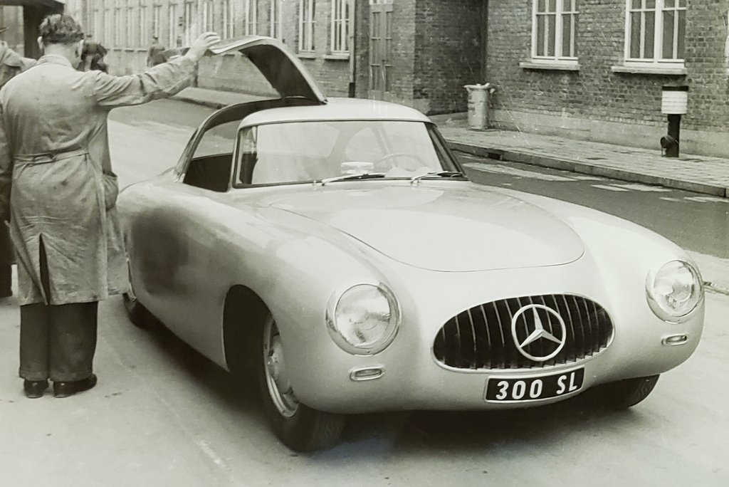 Photo Archive Vol. 4 - 1952 300SL - Scott Grundfor Company