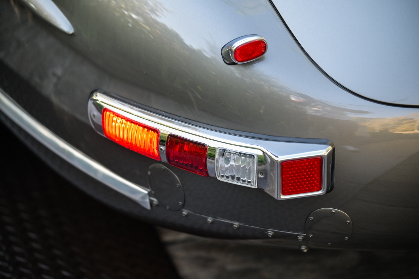 grundfor-mercedes-300sl-roadster-metallic-gray-032