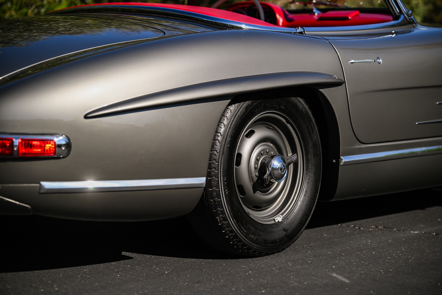grundfor-mercedes-300sl-roadster-metallic-gray-285