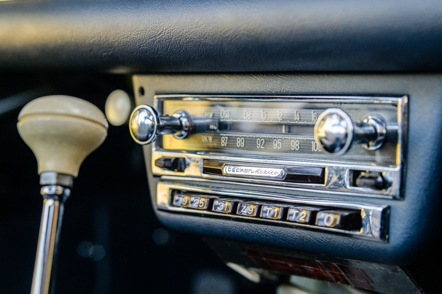 grundfor-mercedes-300sl-gullwing-light-blue-plaid-204