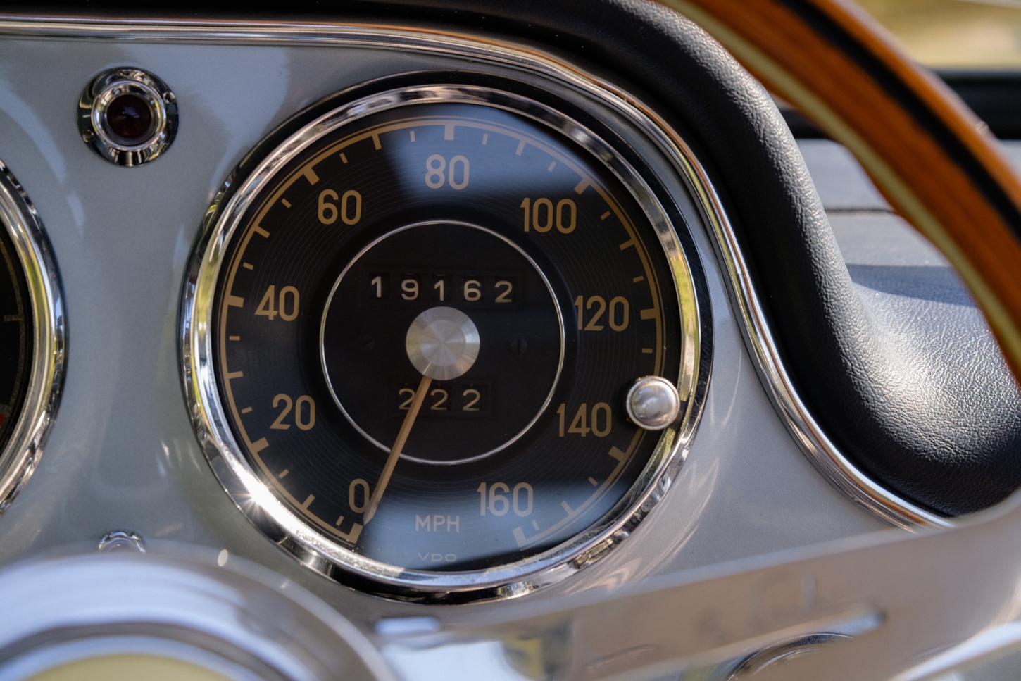 grundfor-mercedes-300sl-gullwing-light-blue-plaid-321