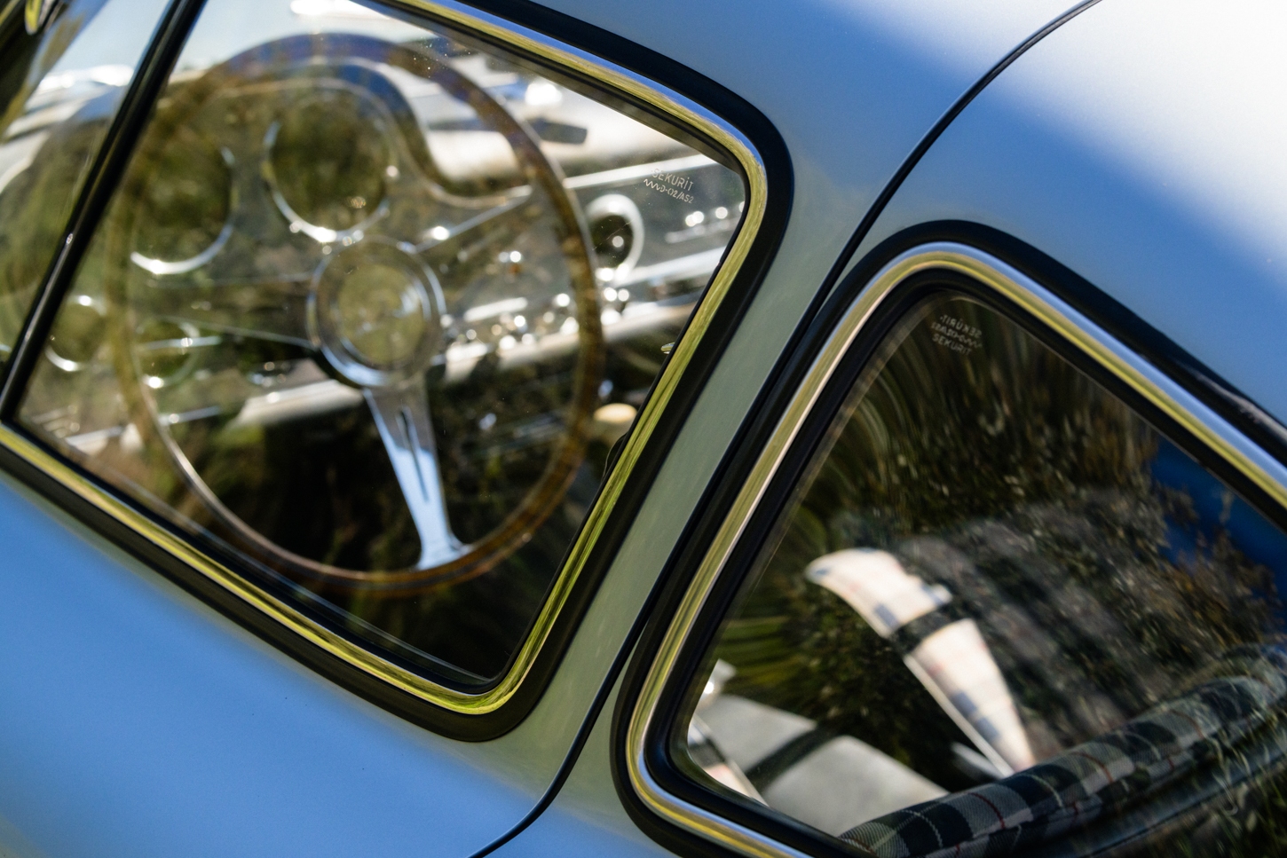 grundfor-mercedes-300sl-gullwing-light-blue-plaid-336