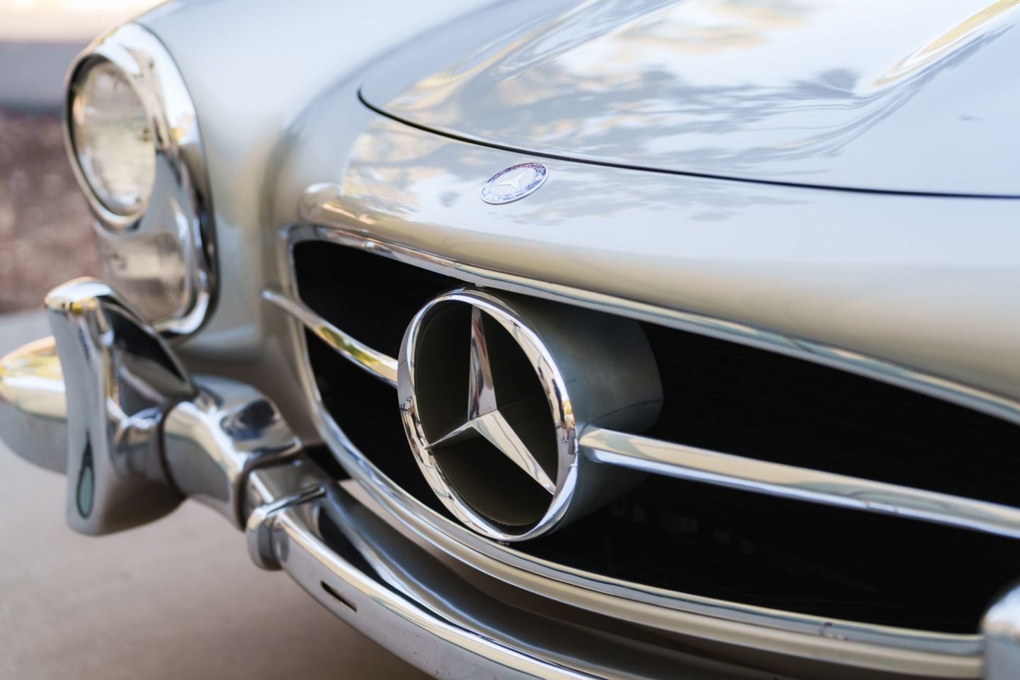 grundfor-1957-mercedes-300sl-roadster-silver-blue-384