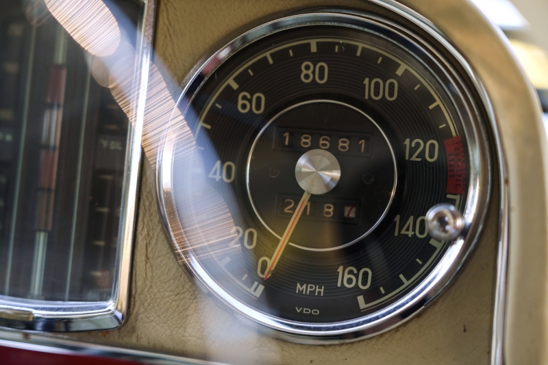 grundfor-mercedes-300sl-red-ivory-07