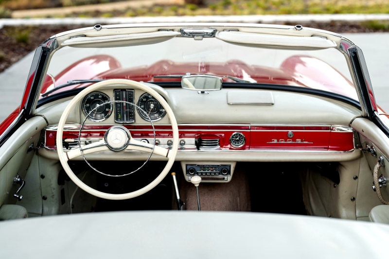 grundfor-mercedes-300sl-roadster-red-ivory-03
