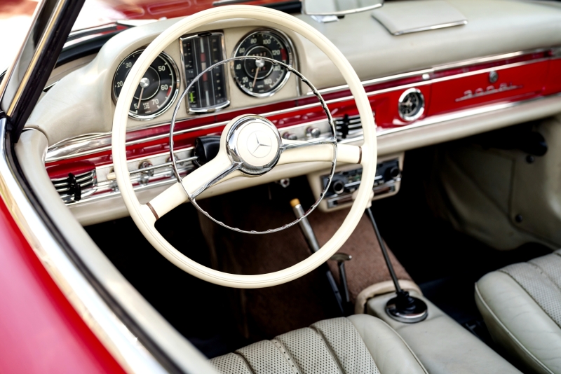 grundfor-mercedes-300sl-roadster-red-ivory-04