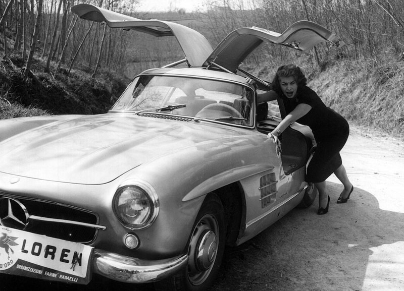 Sophia-Loren-Mercedes-Benz-Gullwing