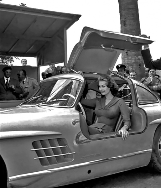Sophia-Loren-Mercedes-Gullwing-Door-Open-1