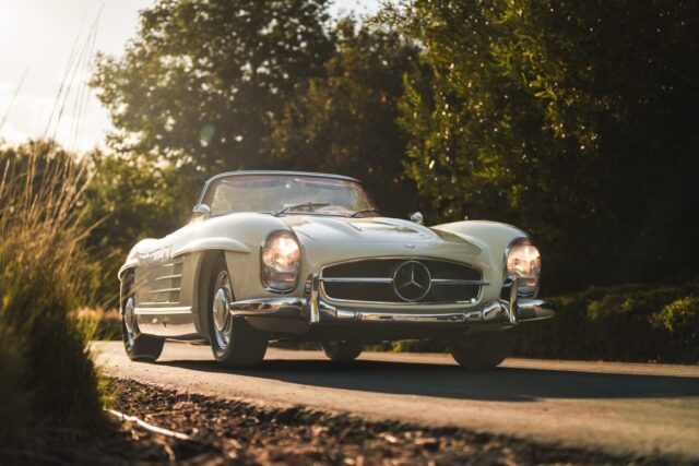 Spectacular. All original. Documented 29,053 original km. 

DM for details and pricing on this rare original paint 1959 300SL Roadster.

#alloriginal 
#300sl 
#mercedesbenz 
#1959
#ivory