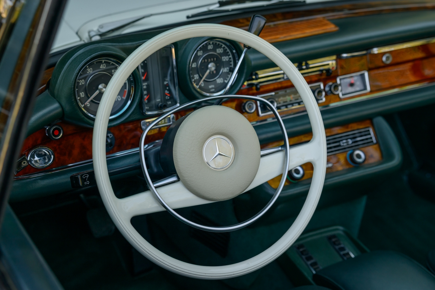 1971 MERCEDES-BENZ 280SL ZF5
