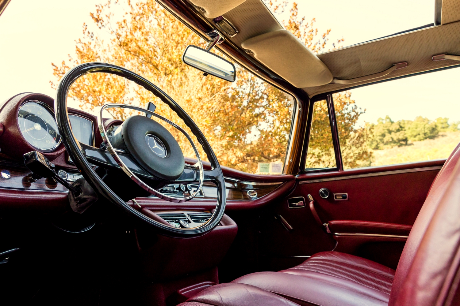 1970 Mercedes-Benz 280SE 3.5 Sunroof Coupe